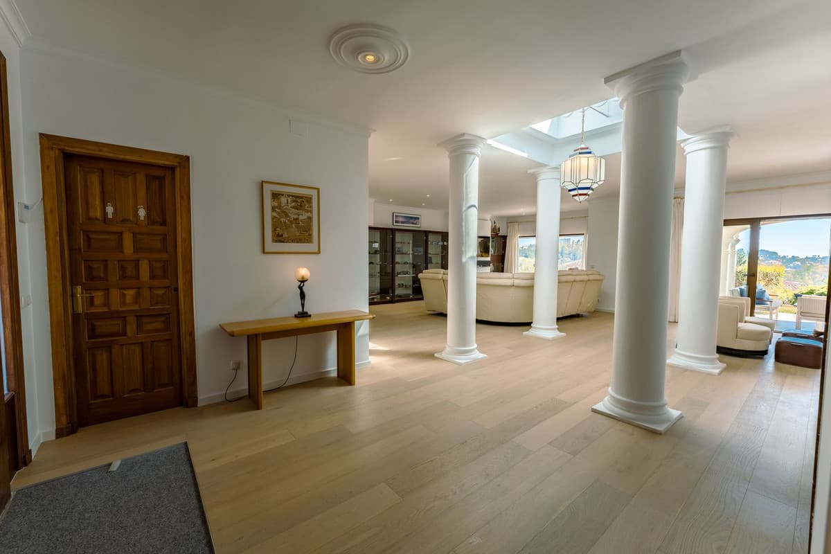Detached Villa in Benahavís — photo 4 of 10