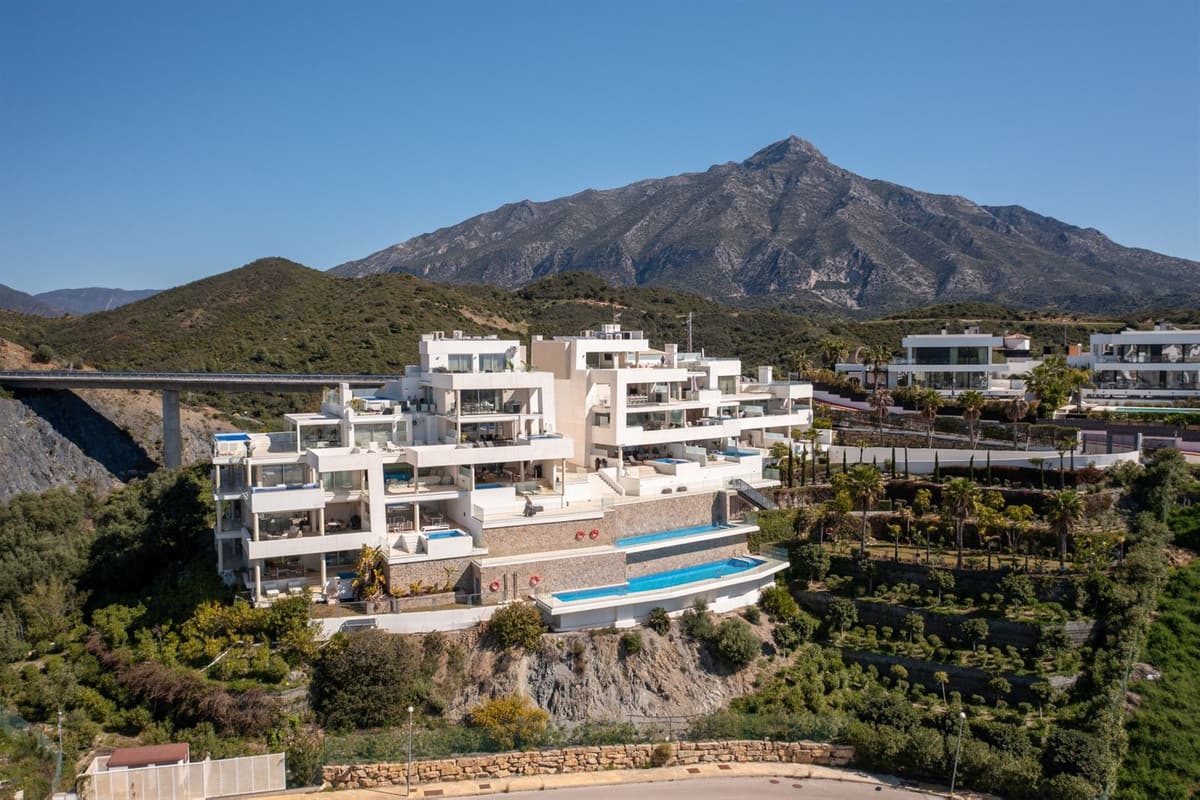 Penthouse in Nueva Andalucía — photo 3 of 10