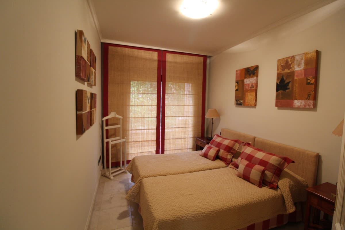 Semi-Detached House in The Golden Mile — photo 7 of 10