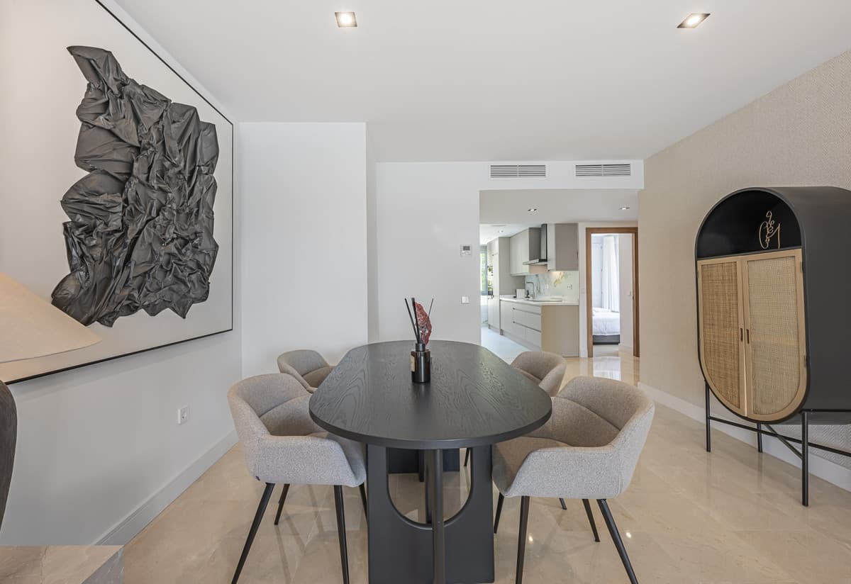 Middle Floor Apartment in The Golden Mile — photo 8 of 10