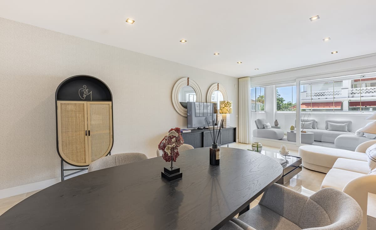 Middle Floor Apartment in The Golden Mile — photo 9 of 10