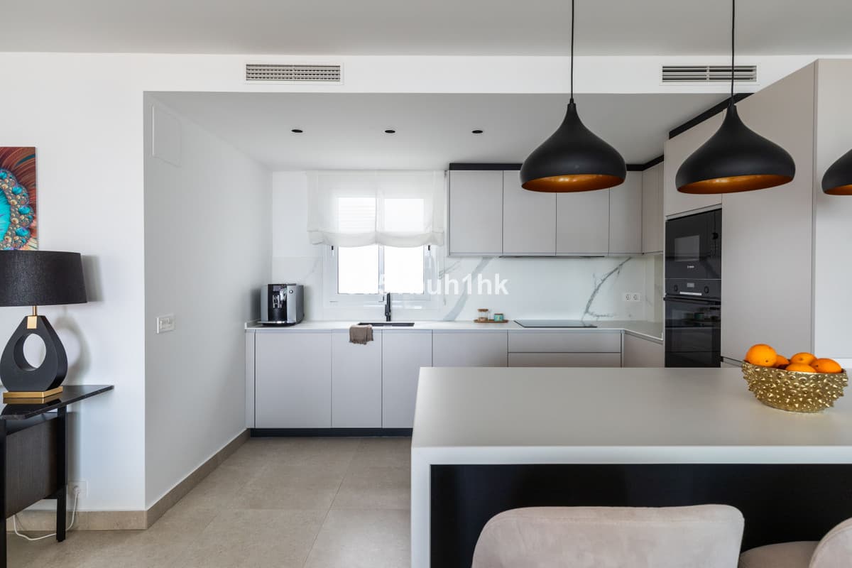 Middle Floor Apartment in Torrequebrada — photo 5 of 10