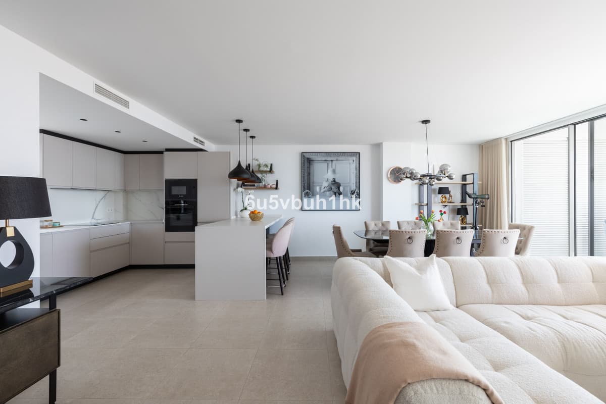 Middle Floor Apartment in Torrequebrada — photo 8 of 10