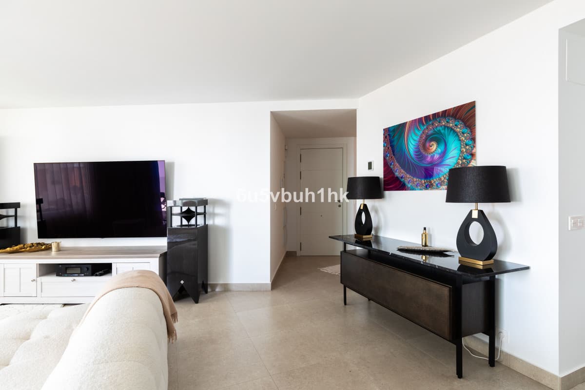 Middle Floor Apartment in Torrequebrada — photo 10 of 10