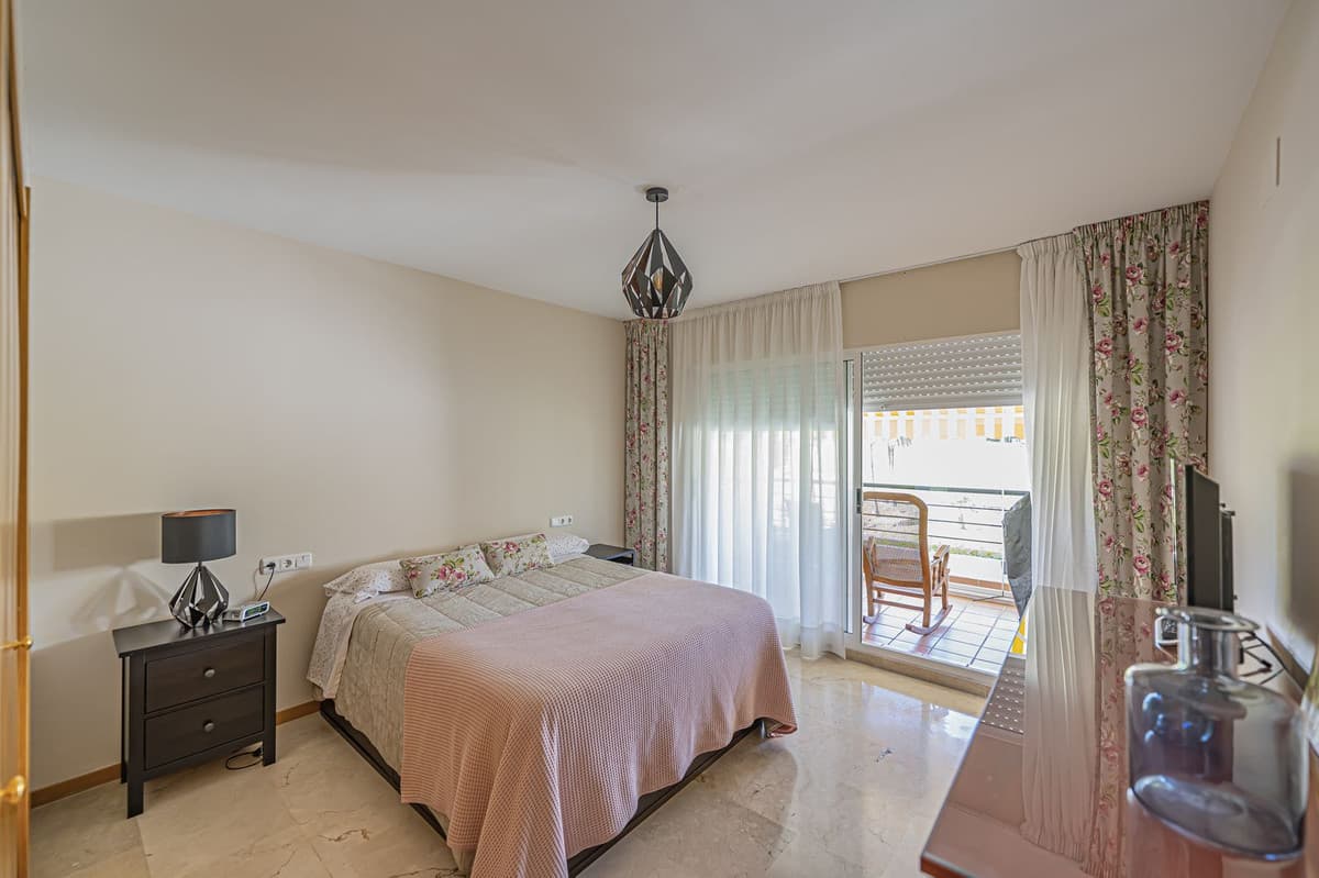 Middle Floor Apartment in Guadalmina Alta — photo 5 of 10