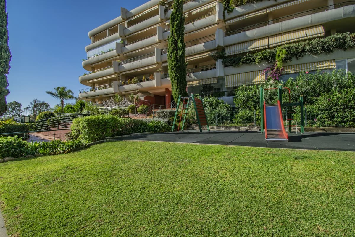 Middle Floor Apartment in Guadalmina Alta — photo 7 of 10