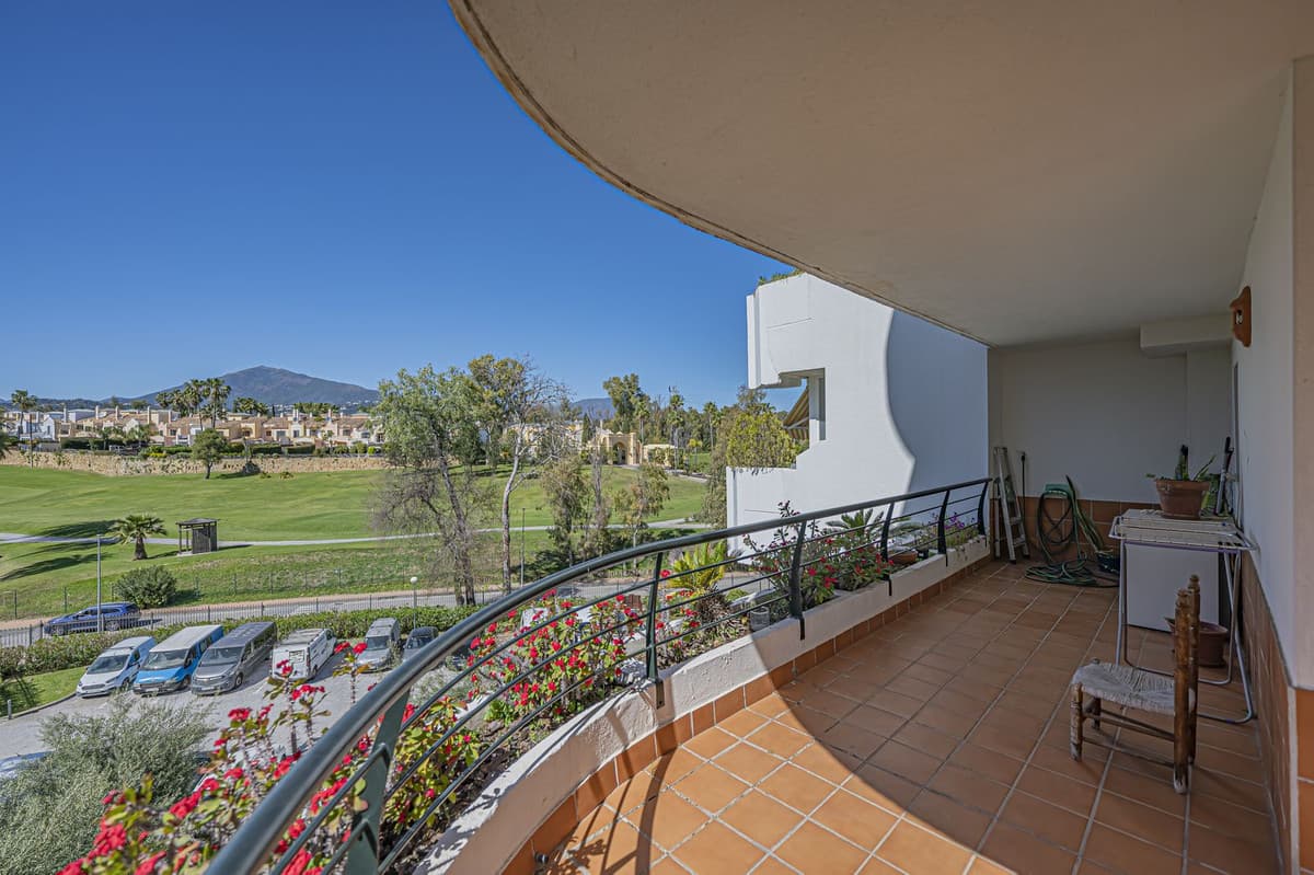 Middle Floor Apartment in Guadalmina Alta — photo 8 of 10
