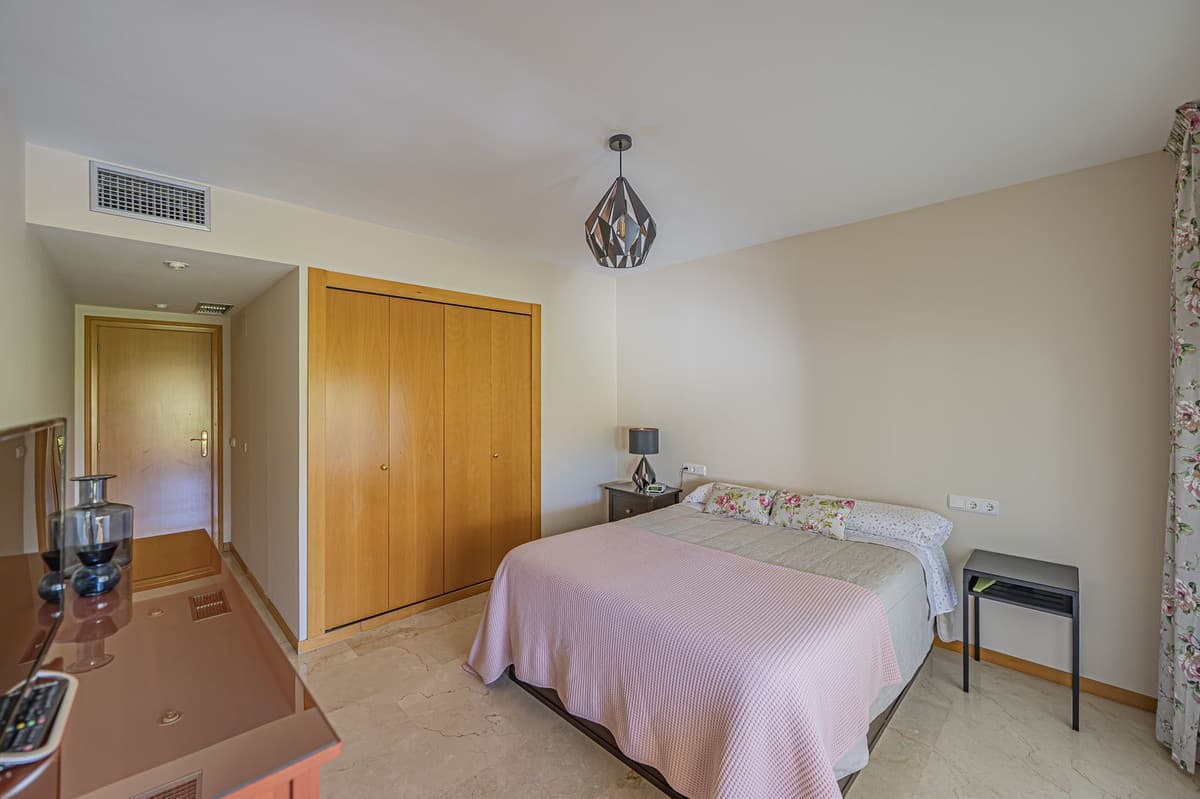 Middle Floor Apartment in Guadalmina Alta — photo 10 of 10