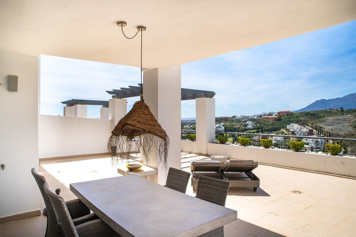 Middle Floor Apartment in Benahavís — photo 5 of 10