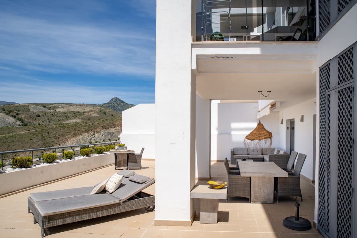 Middle Floor Apartment in Benahavís — photo 10 of 10