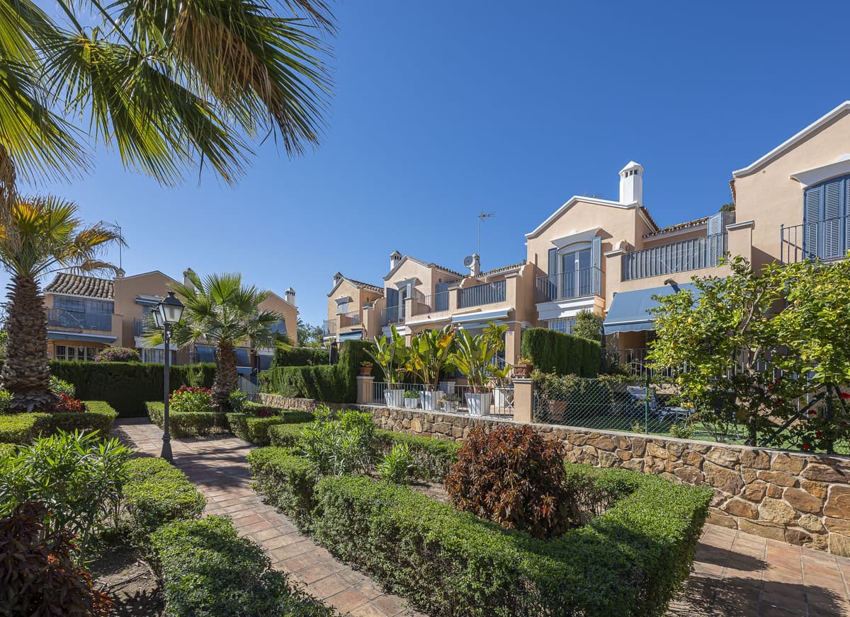 Townhouse in Marbella — photo 1 of 10