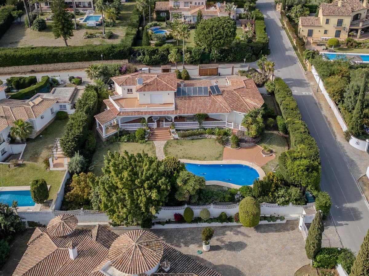 Detached Villa in El Paraiso — photo 3 of 10