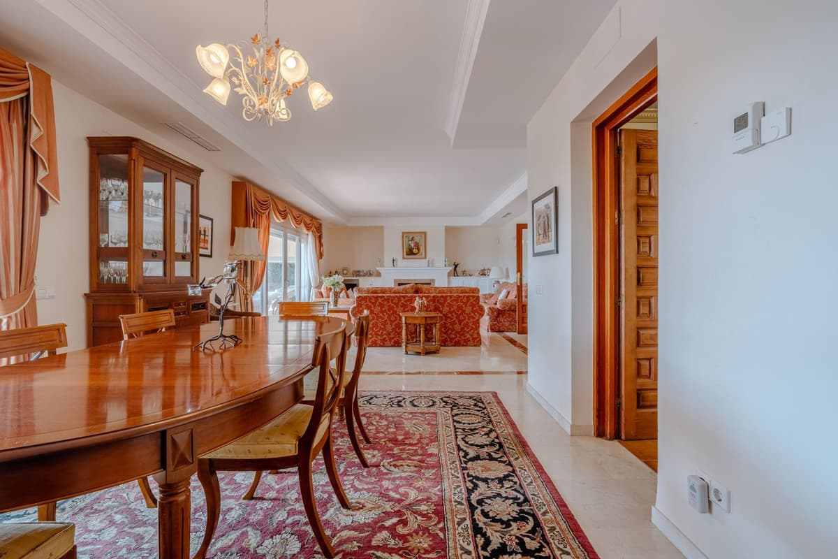 Detached Villa in El Paraiso — photo 9 of 10