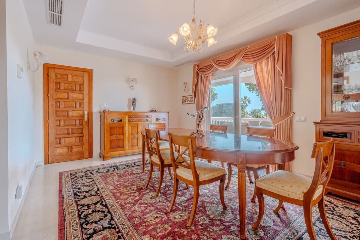 Detached Villa in El Paraiso — photo 10 of 10