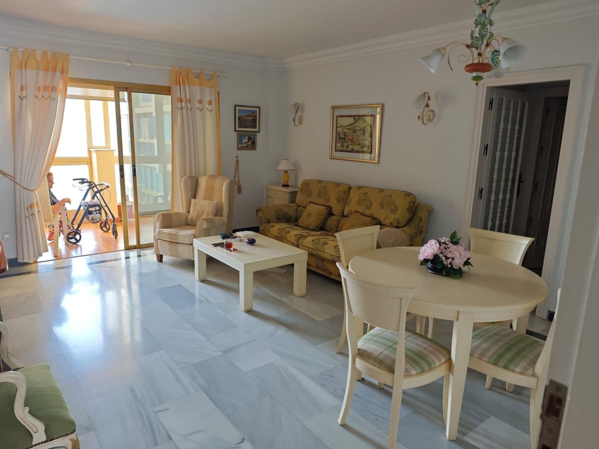 Middle Floor Apartment in Marbella — photo 5 of 10