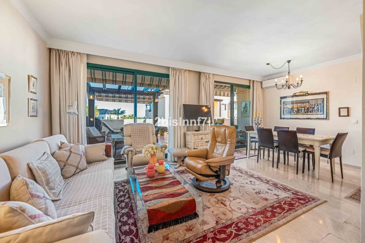Middle Floor Apartment in Elviria — photo 5 of 10