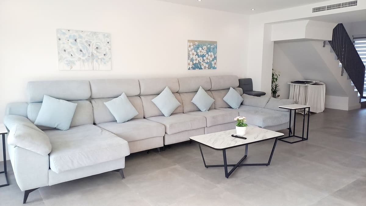 Townhouse in El Chaparral — photo 7 of 10