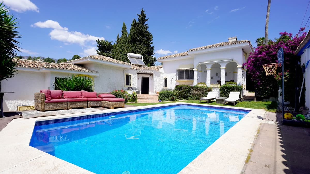 Detached Villa in Sierrezuela — photo 1 of 10