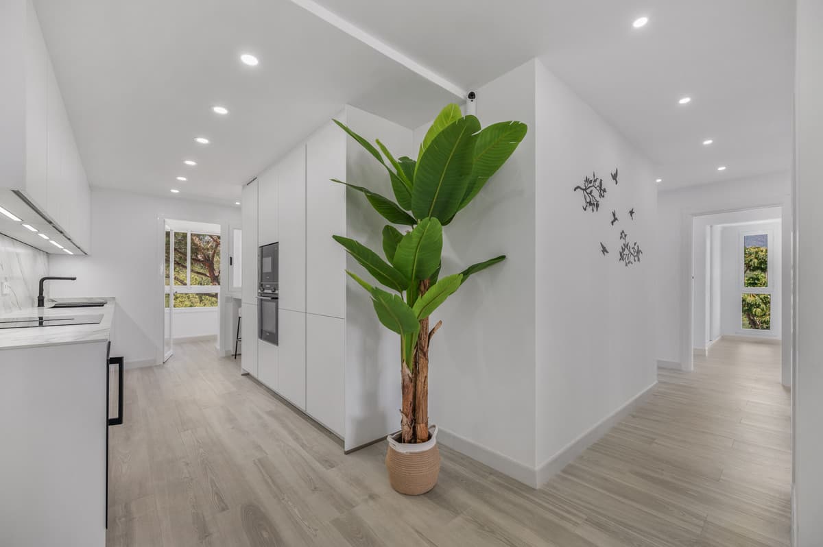 Middle Floor Apartment in Benahavís — photo 9 of 10