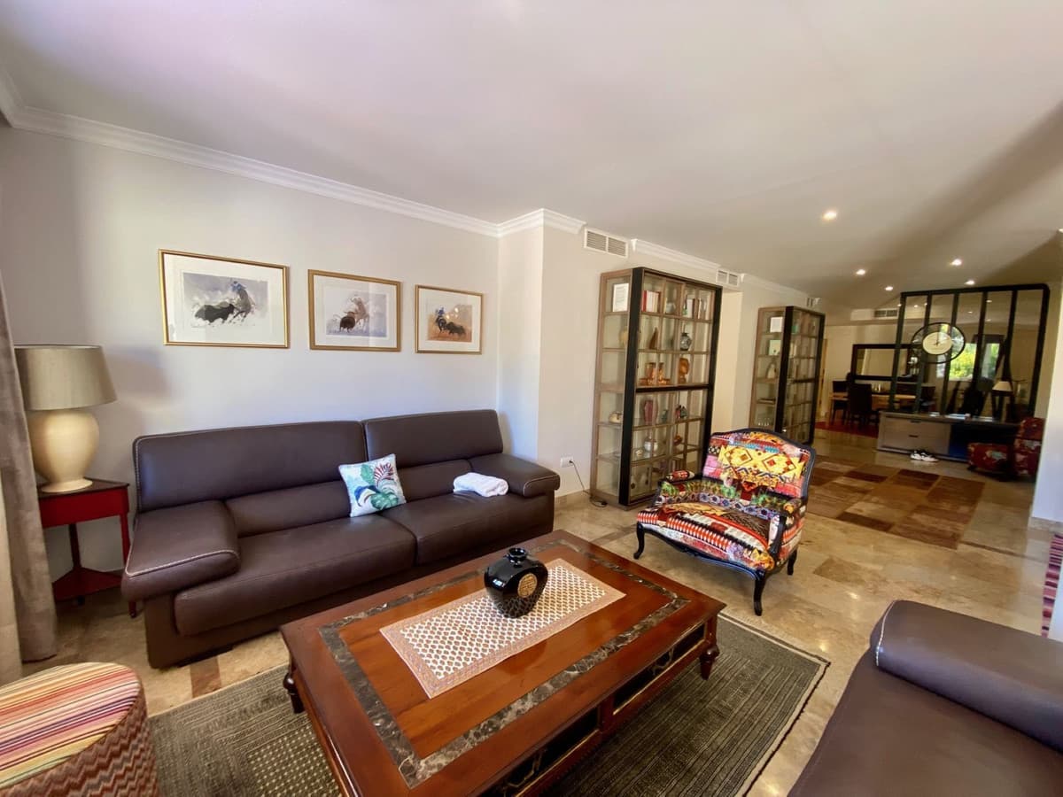 Middle Floor Apartment in The Golden Mile — photo 6 of 10