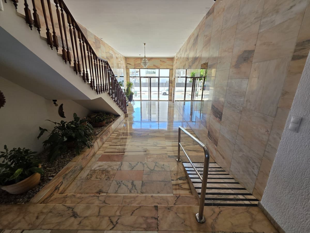Middle Floor Apartment in Torremolinos — photo 4 of 10