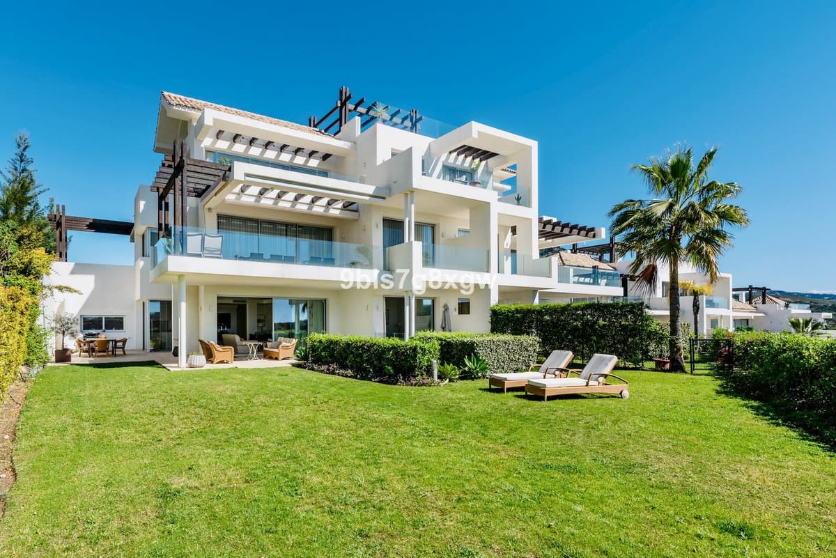 Ground Floor Apartment in Benahavís — photo 1 of 10