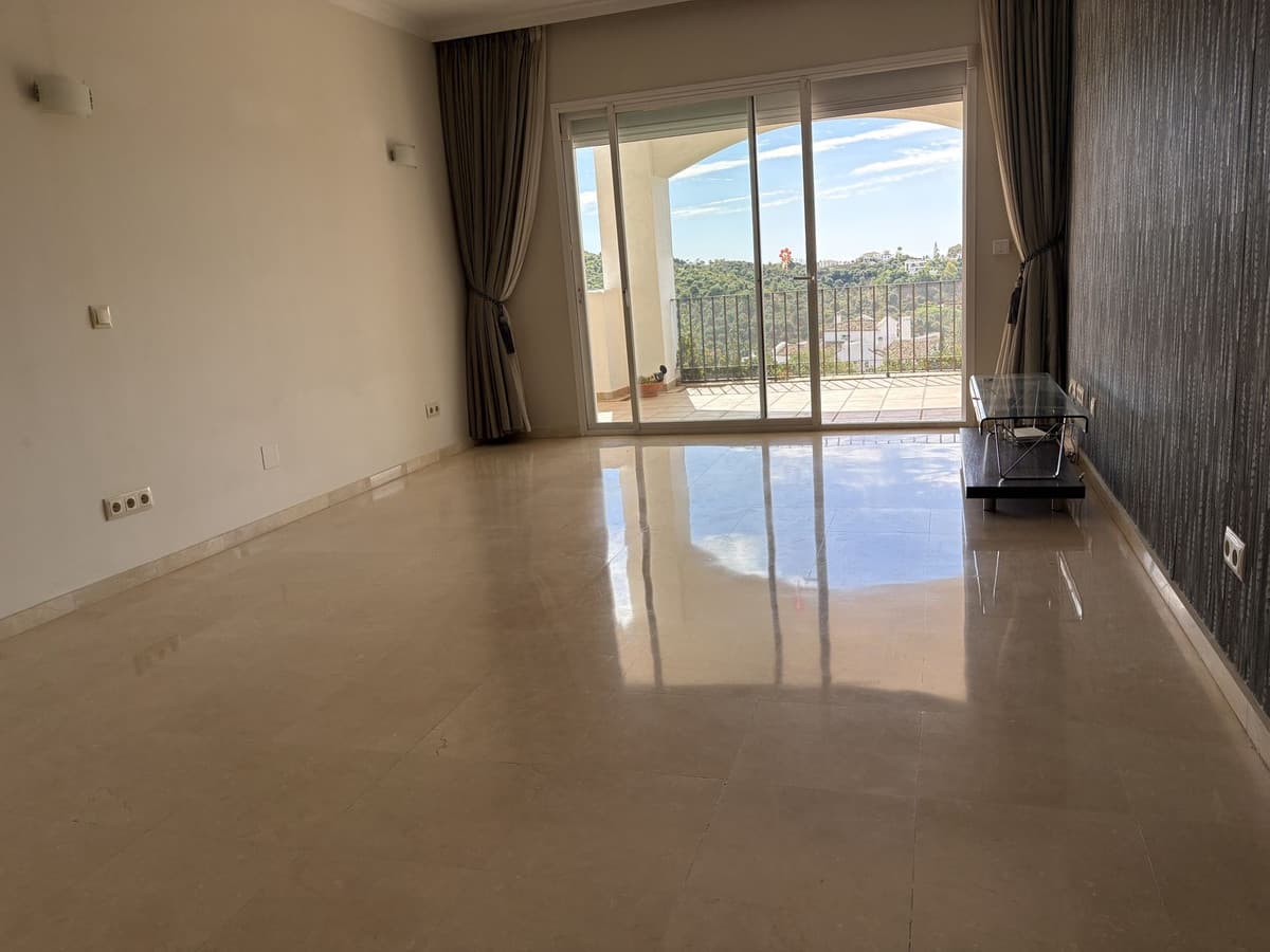Middle Floor Apartment in La Quinta — photo 8 of 10