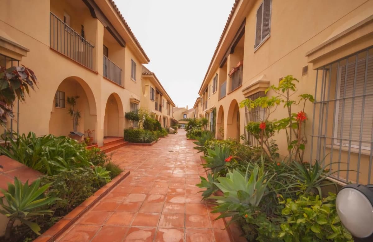 Townhouse in San Pedro de Alcántara — photo 1 of 10