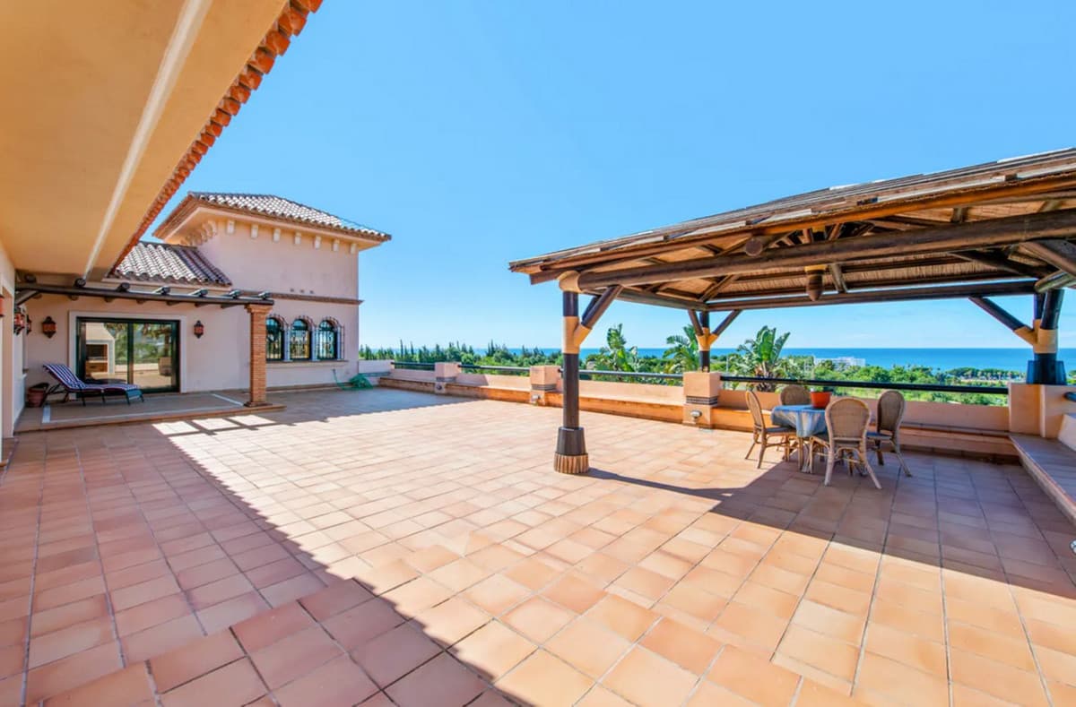 Detached Villa in Estepona — photo 1 of 10