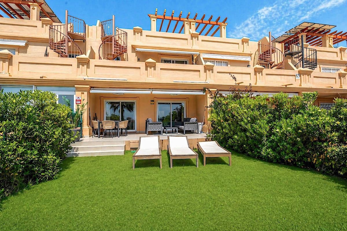 Townhouse in Estepona — photo 2 of 10