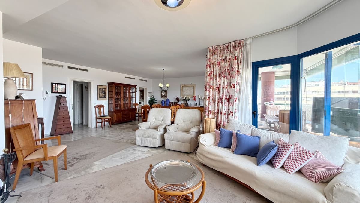 Middle Floor Apartment in Marbella — photo 6 of 10