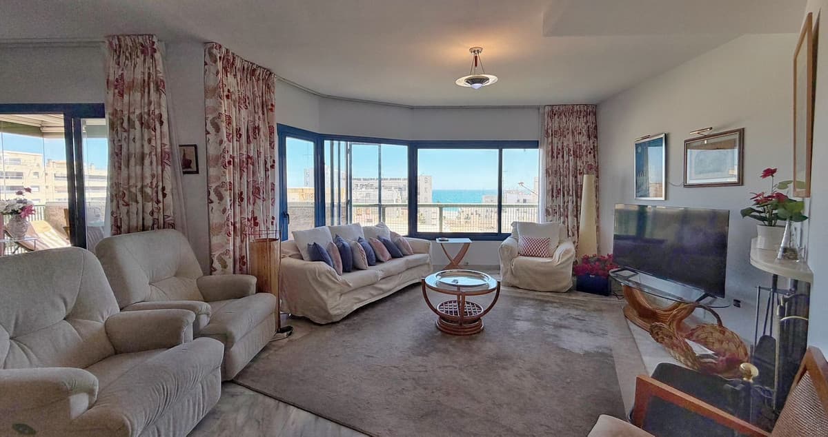 Middle Floor Apartment in Marbella — photo 7 of 10