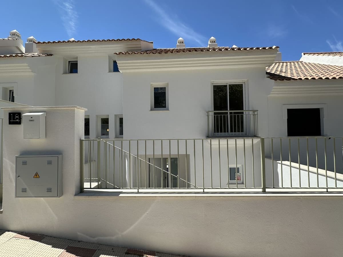Townhouse in Torrequebrada — photo 2 of 10