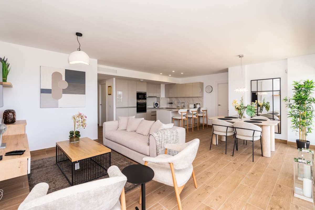 Middle Floor Apartment in Estepona — photo 2 of 10
