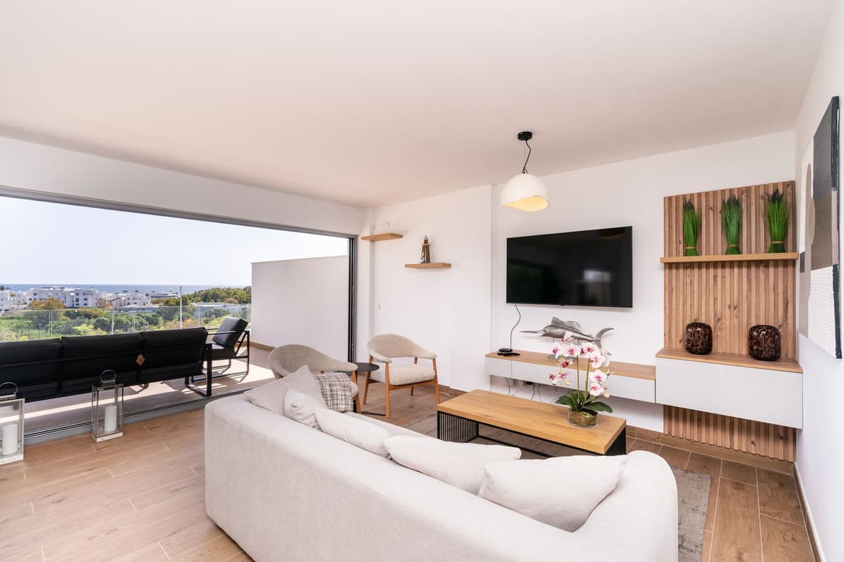Middle Floor Apartment in Estepona — photo 4 of 10