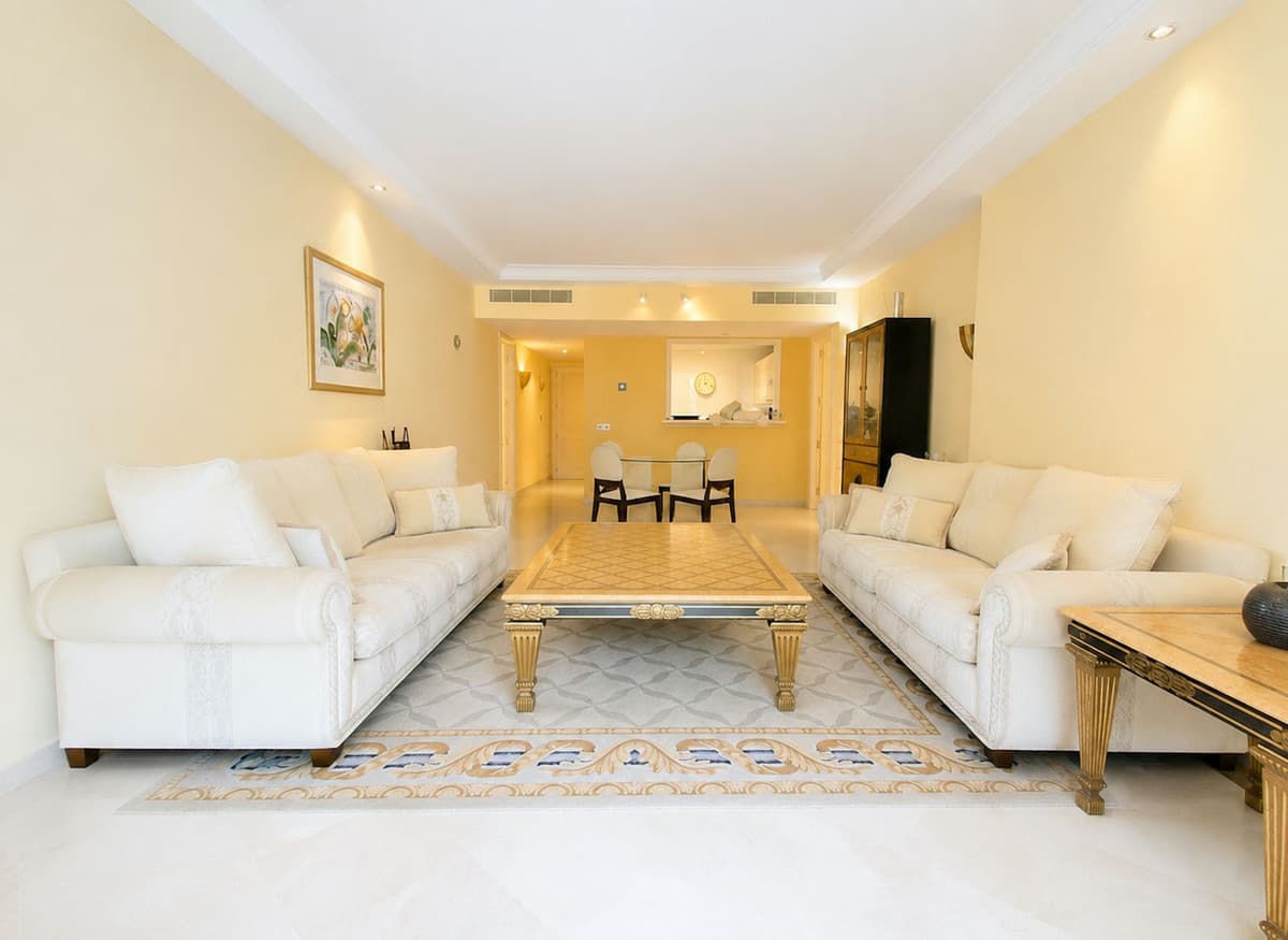 Middle Floor Apartment in New Golden Mile — photo 4 of 10