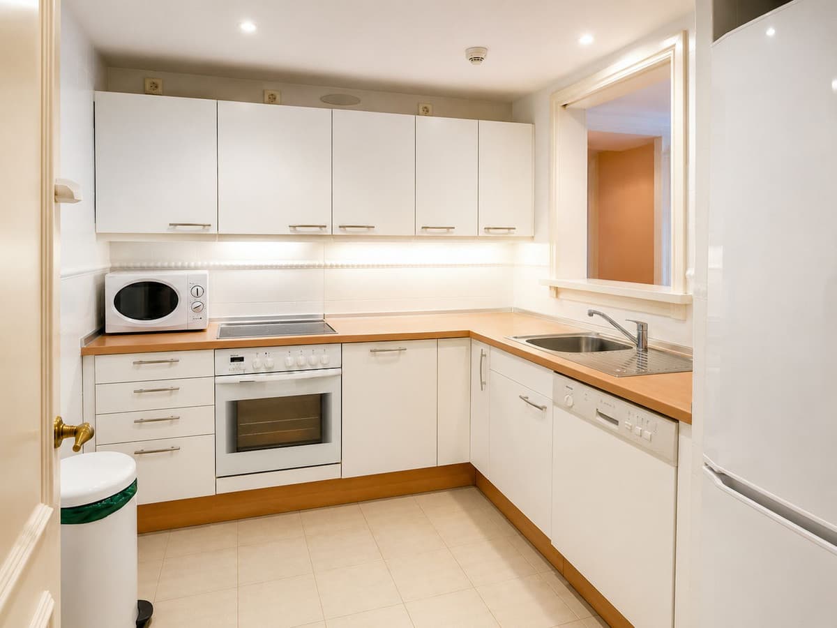 Middle Floor Apartment in New Golden Mile — photo 10 of 10