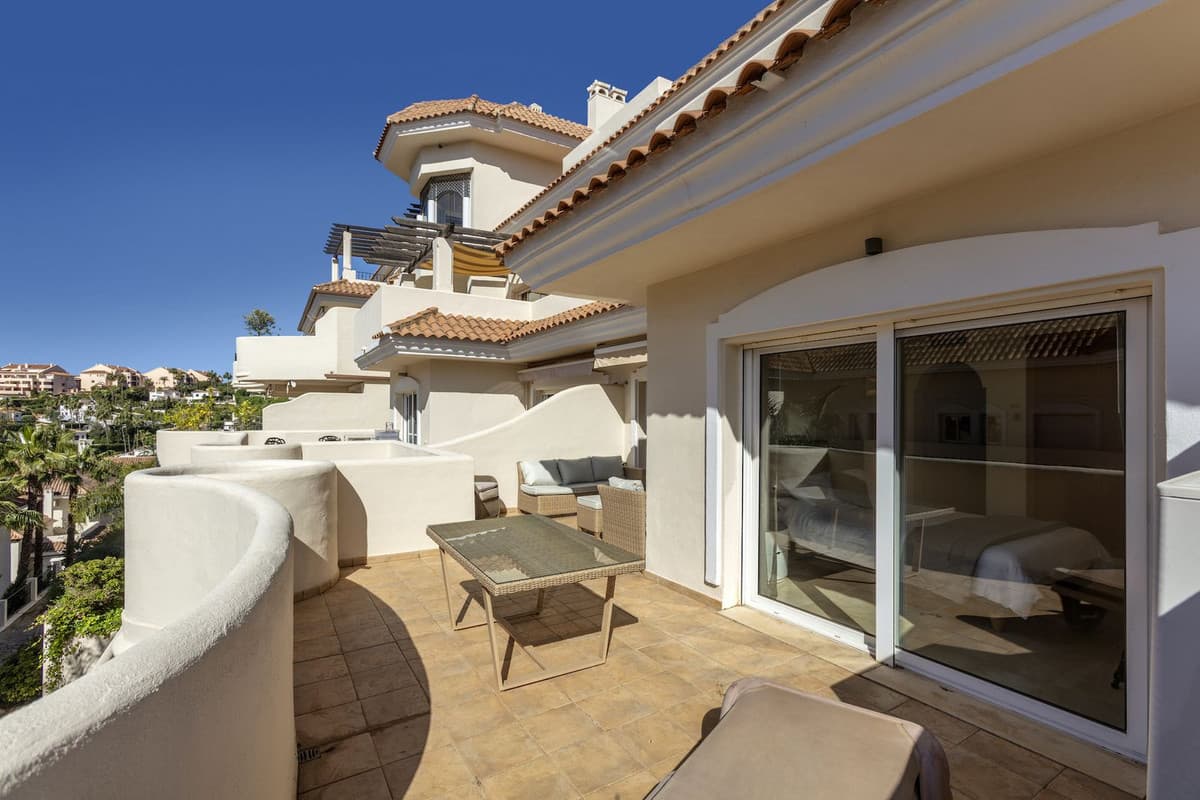 Middle Floor Apartment in Nueva Andalucía — photo 10 of 10