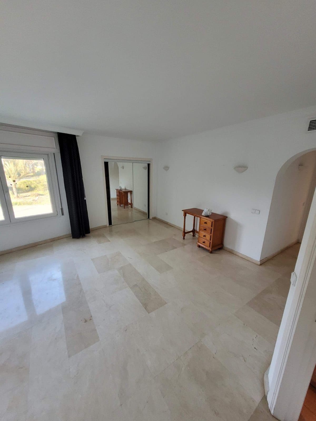 Middle Floor Apartment in Estepona — photo 2 of 10