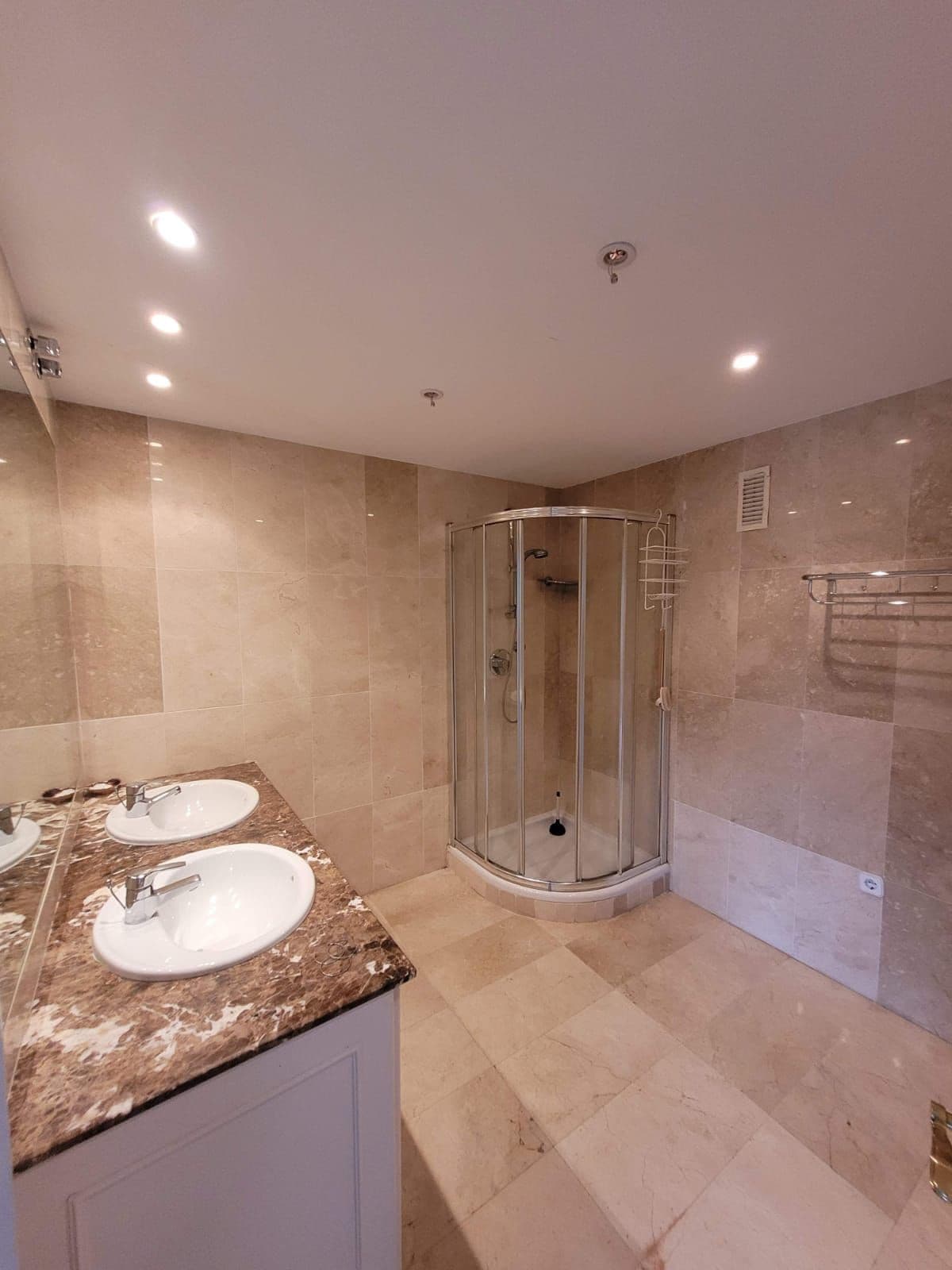 Middle Floor Apartment in Estepona — photo 7 of 10