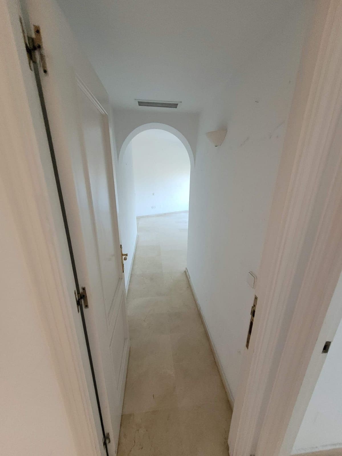 Middle Floor Apartment in Estepona — photo 9 of 10