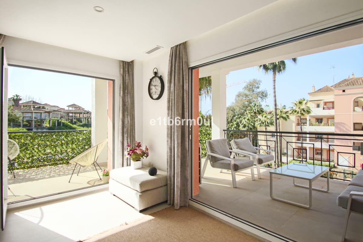Middle Floor Apartment in Nueva Andalucía — photo 2 of 10