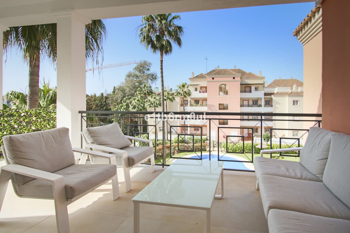 Middle Floor Apartment in Nueva Andalucía — photo 5 of 10