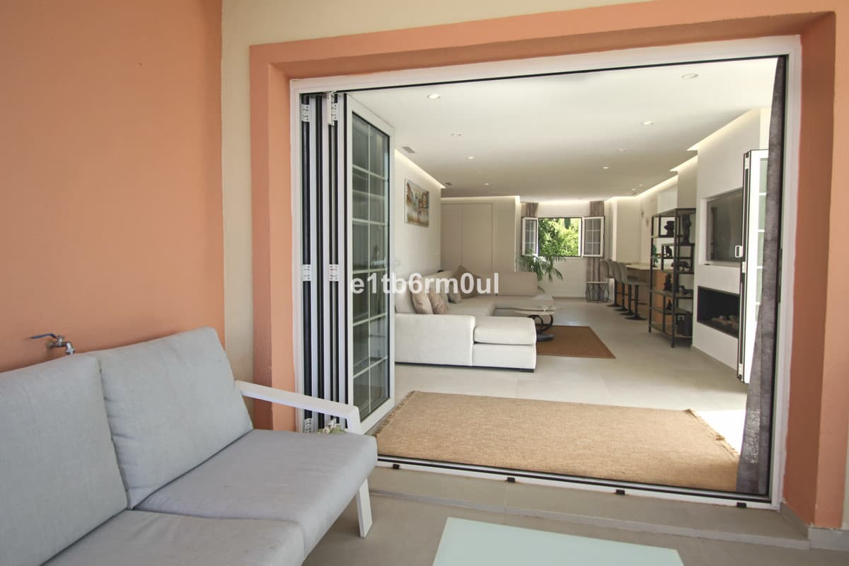 Middle Floor Apartment in Nueva Andalucía — photo 6 of 10