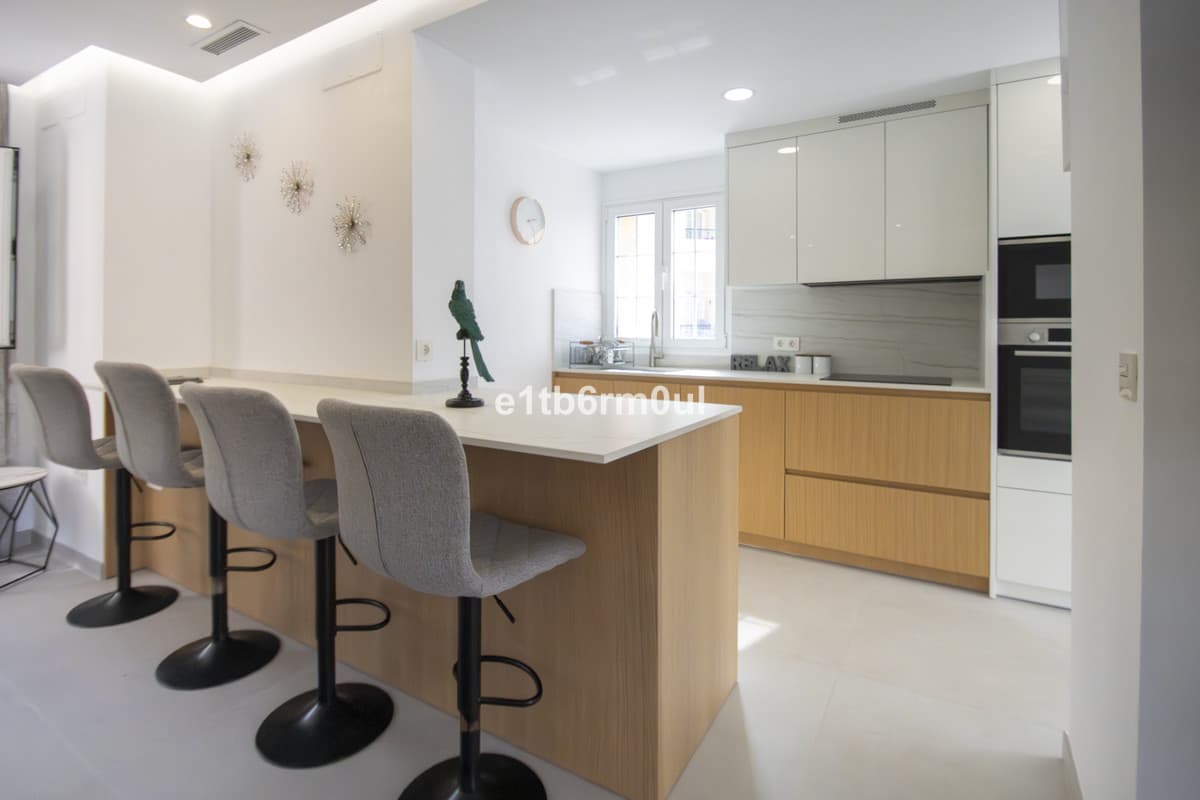 Middle Floor Apartment in Nueva Andalucía — photo 8 of 10