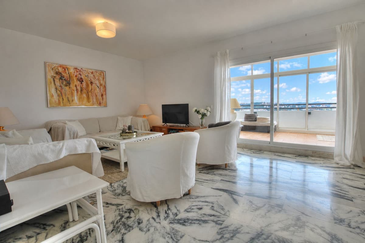 Penthouse in La Cala de Mijas — photo 3 of 10