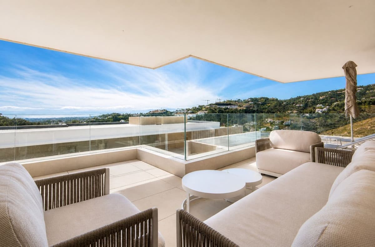 Middle Floor Apartment in La Quinta — photo 6 of 10