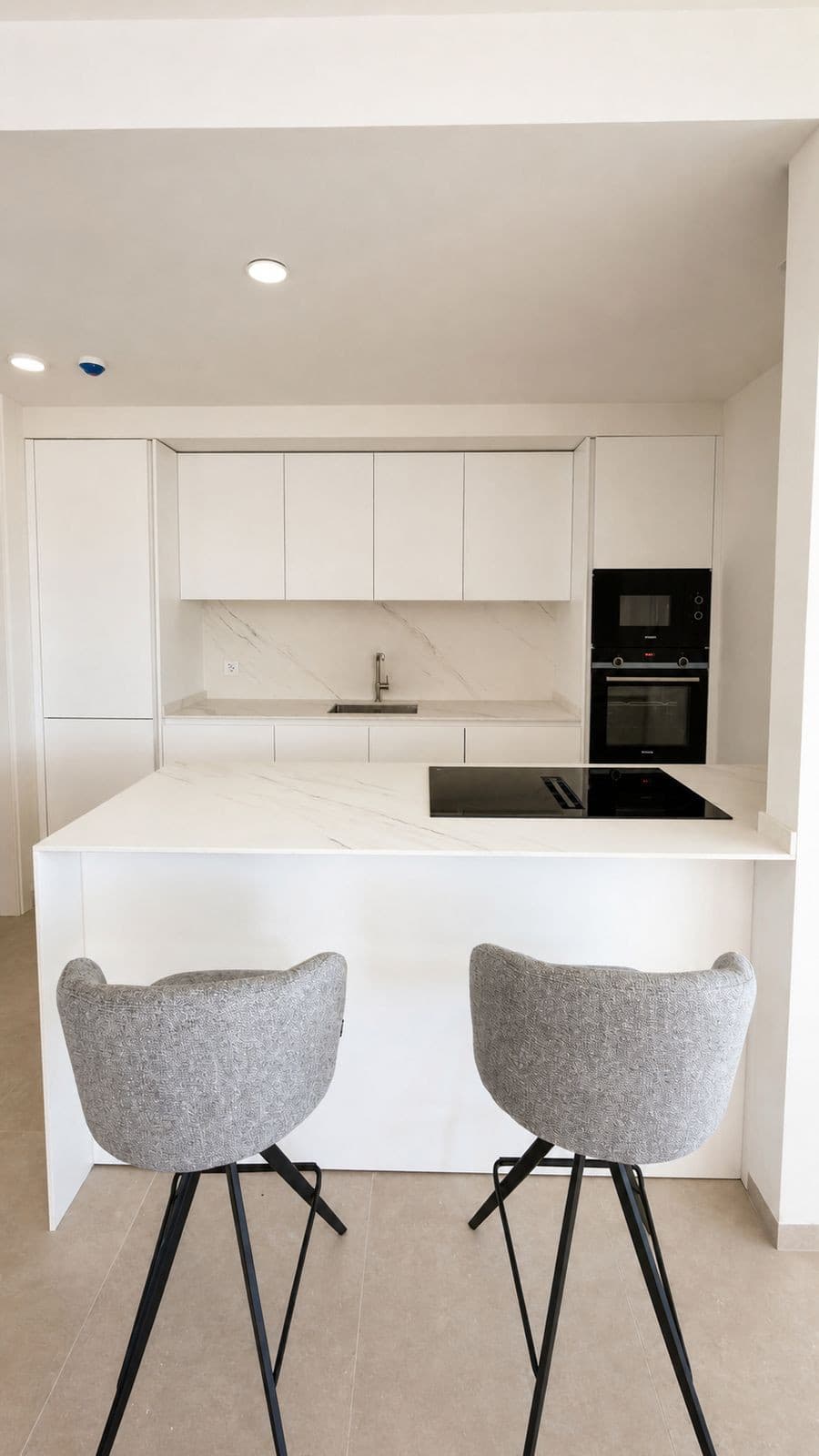 Middle Floor Apartment in La Quinta — photo 9 of 10
