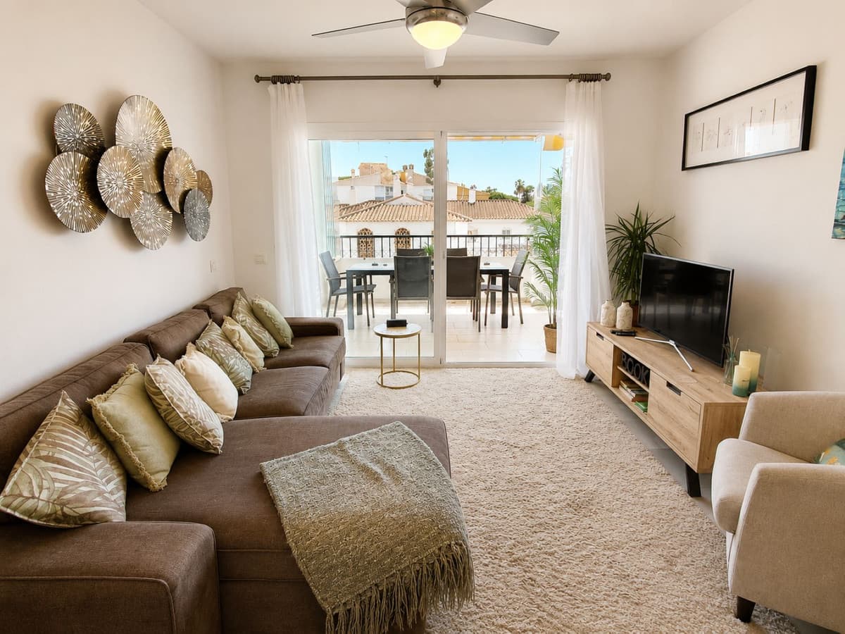 Middle Floor Apartment in Calahonda — photo 9 of 10