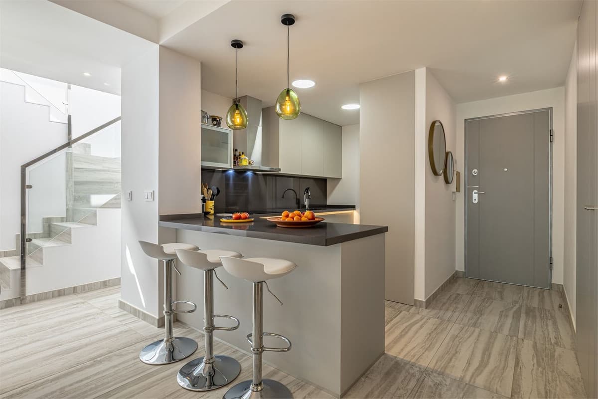 Penthouse Duplex in Bel Air — photo 5 of 10